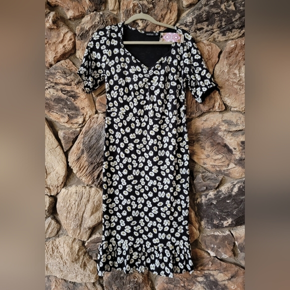 Boohoo Sunflower Dress - Picture 2 of 9